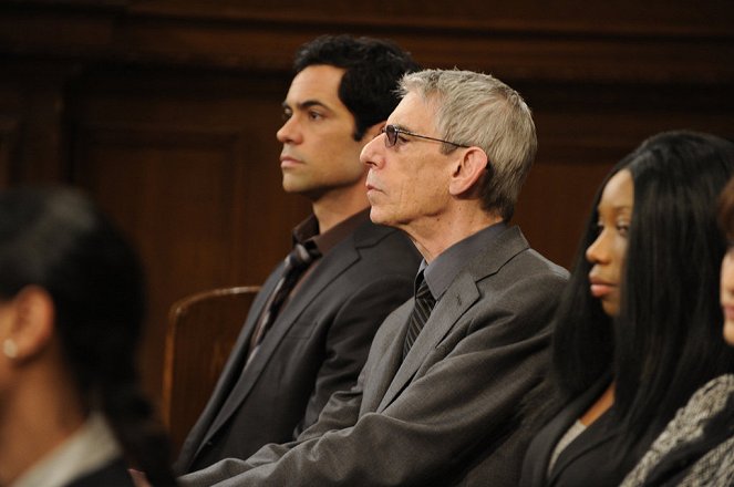Law & Order: Special Victims Unit - Traumatic Wound - Van film - Danny Pino, Richard Belzer