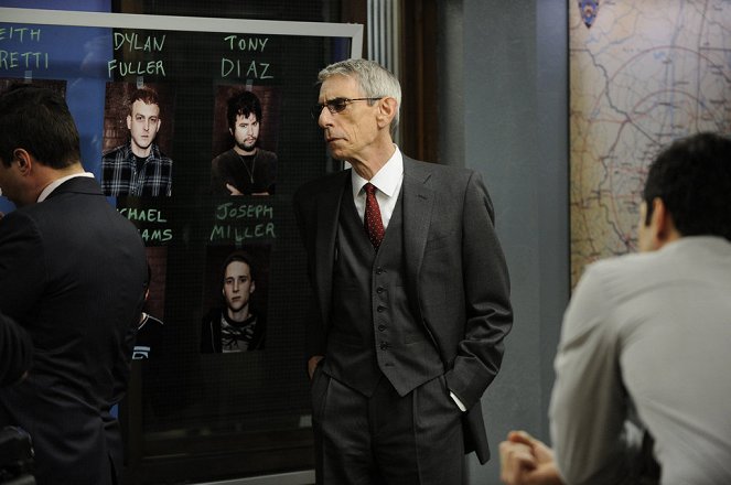 Law & Order: Special Victims Unit - Traumatic Wound - Photos - Richard Belzer