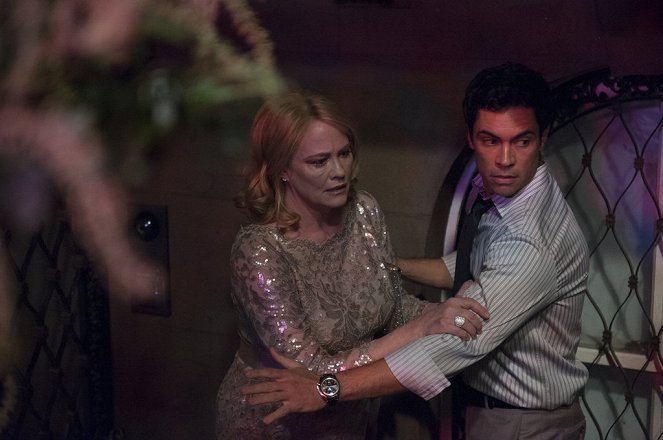 Law & Order: Special Victims Unit - American Tragedy - Photos - Cybill Shepherd, Danny Pino