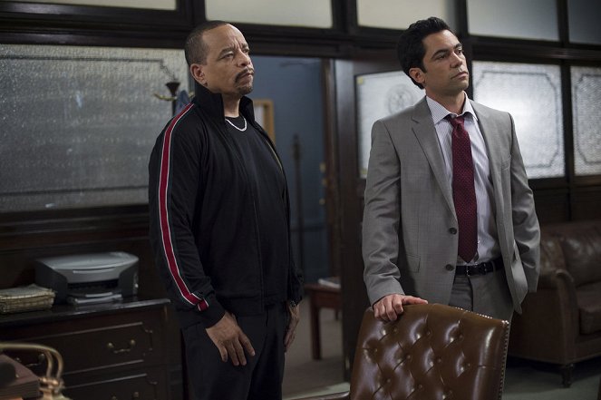 Zákon a poriadok: Špeciálna jednotka - Season 15 - Americká tragédie - Z filmu - Ice-T, Danny Pino