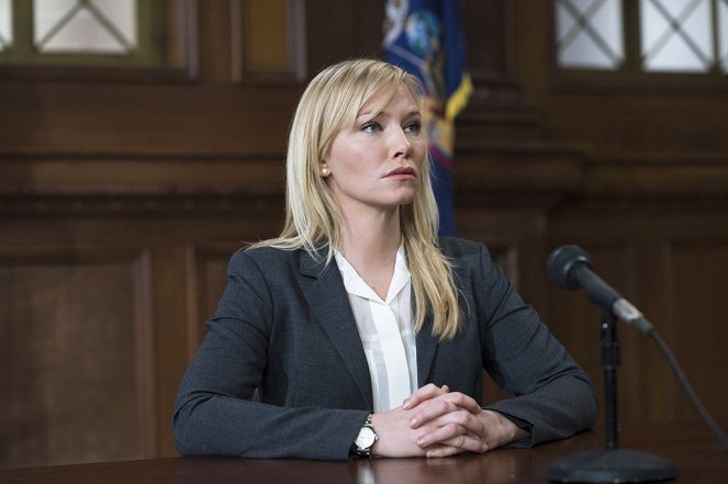 Law & Order: Special Victims Unit - Amaro's One-Eighty - Photos - Kelli Giddish