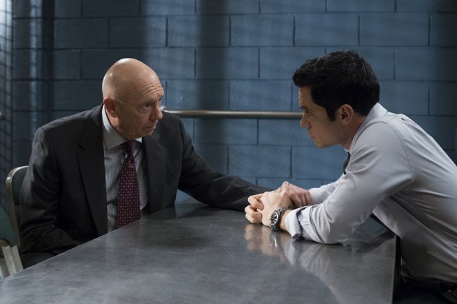 Law & Order: Special Victims Unit - Amaro's One-Eighty - Photos - Dann Florek, Danny Pino
