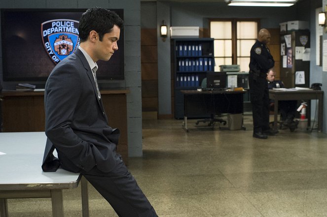 Law & Order: Special Victims Unit - Amaro's One-Eighty - Van film - Danny Pino