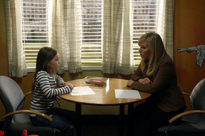 Zákon a poriadok: Špeciálna jednotka - Season 15 - Sdílené dítě - Z filmu - Ella Anderson, Kelli Giddish