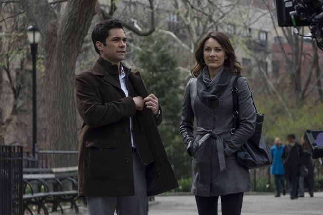 Law & Order: Special Victims Unit - Thought Criminal - Photos - Danny Pino, Laura Benanti