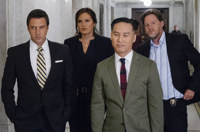 Law & Order: Special Victims Unit - Thought Criminal - Van film - Raúl Esparza, Mariska Hargitay, BD Wong, Donal Logue