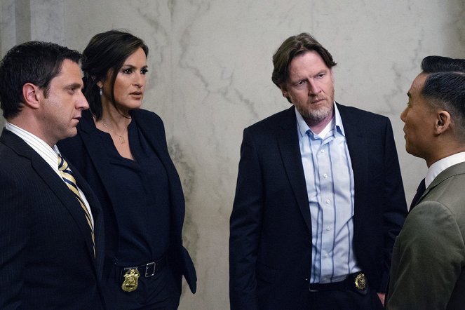 Law & Order: Special Victims Unit - Thought Criminal - Van film - Raúl Esparza, Mariska Hargitay, Donal Logue