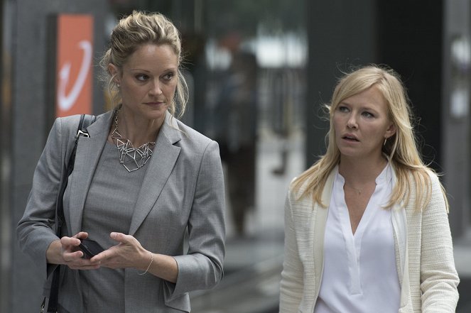 Law & Order: Special Victims Unit - American Disgrace - Photos - Teri Polo, Kelli Giddish