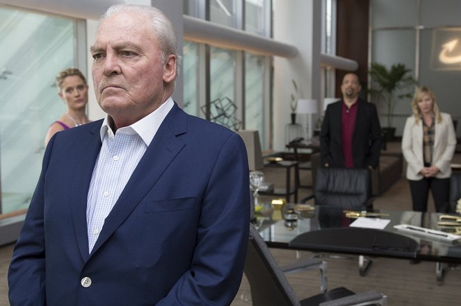 Law & Order: Special Victims Unit - American Disgrace - Photos - Stacy Keach