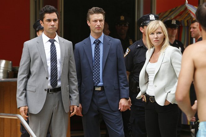 Law & Order: Special Victims Unit - Season 16 - Minderjährig - Dreharbeiten - Danny Pino, Peter Scanavino, Kelli Giddish