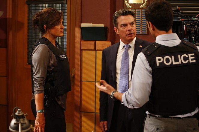 Law & Order: Special Victims Unit - Season 16 - Holdens Manifest - Dreharbeiten - Mariska Hargitay, Peter Gallagher