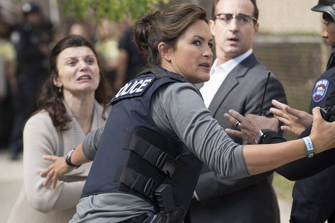 Law & Order: Special Victims Unit - Season 16 - Holden's Manifesto - Photos - Mariska Hargitay