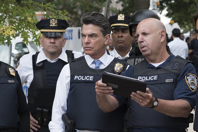 Law & Order: Special Victims Unit - Holden's Manifesto - Van film - Peter Gallagher