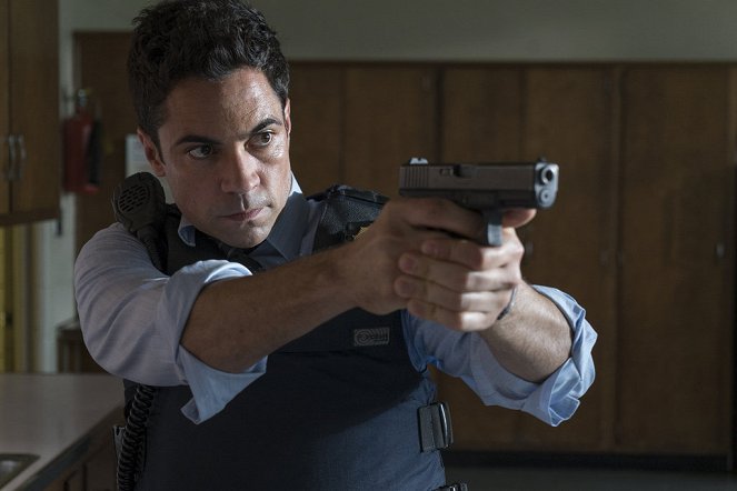 Law & Order: Special Victims Unit - Season 16 - Holden's Manifesto - Photos - Danny Pino