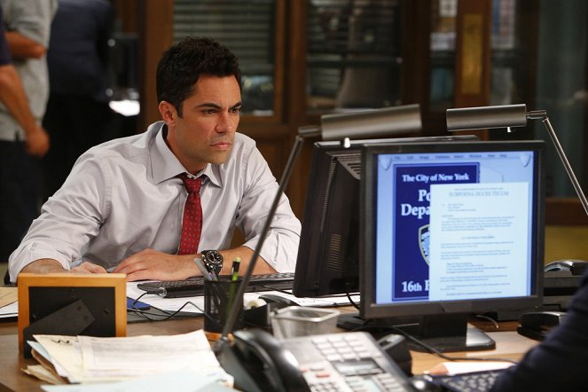 Law & Order: Special Victims Unit - Holden's Manifesto - Photos - Danny Pino