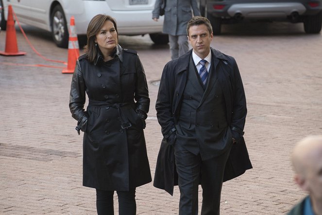 Law & Order: Special Victims Unit - Spousal Privilege - Photos - Mariska Hargitay, Raúl Esparza