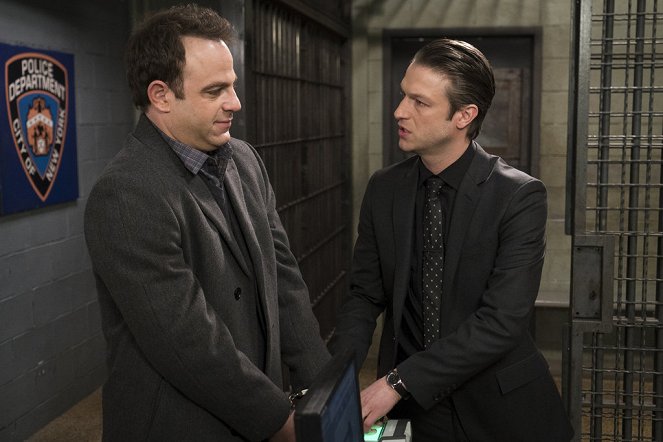 Law & Order: Special Victims Unit - Decaying Morality - Van film - Paul Adelstein, Peter Scanavino