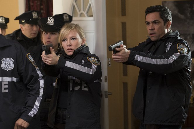 Law & Order: Special Victims Unit - Undercover Mother - Photos - Kelli Giddish, Danny Pino