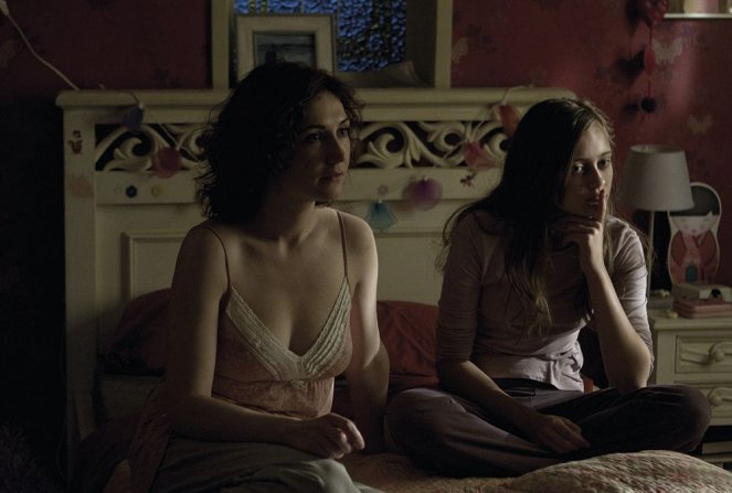 Strašidelný dom - Z filmu - Carice van Houten, Ella Purnell