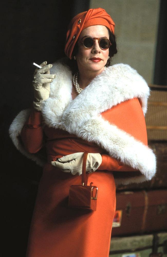 Bright Young Things - Do filme - Stockard Channing