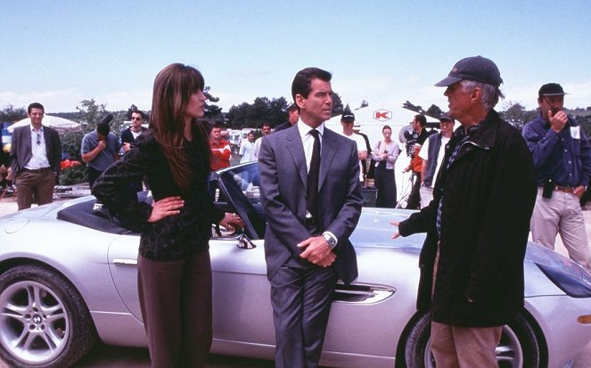 The World Is Not Enough - Making of - Sophie Marceau, Pierce Brosnan, Michael Apted