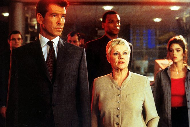 James Bond: Jeden svet nestačí - Z filmu - Pierce Brosnan, Judi Dench