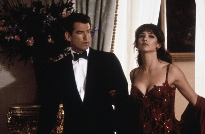 007 - O Mundo Não Chega - Do filme - Pierce Brosnan, Sophie Marceau