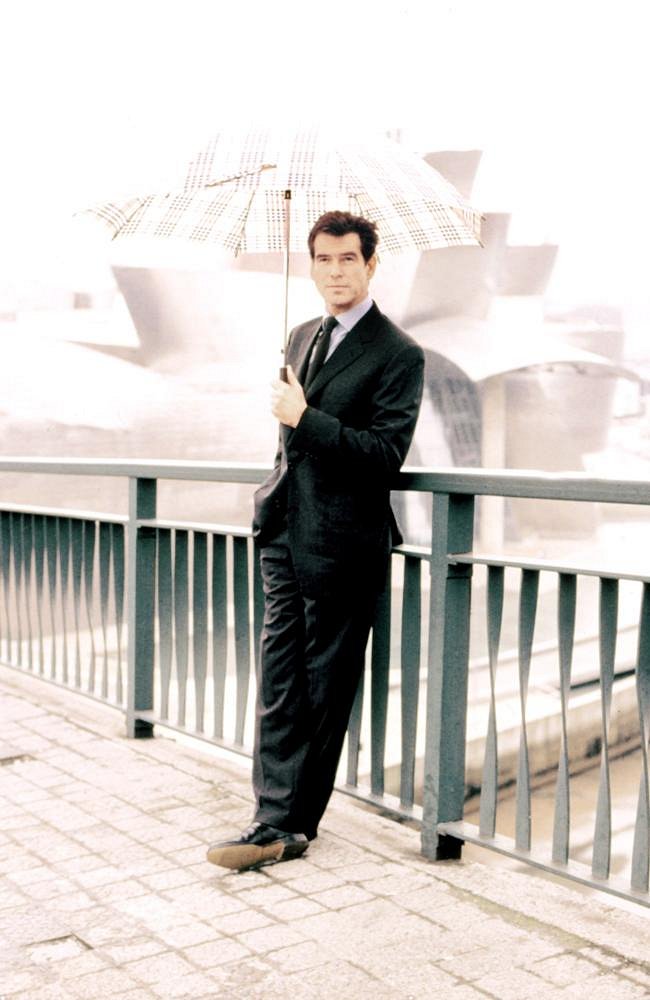 James Bond: Jeden svet nestačí - Promo - Pierce Brosnan