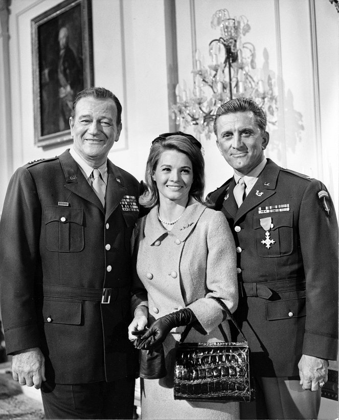 Der Schatten des Giganten - Werbefoto - John Wayne, Angie Dickinson, Kirk Douglas