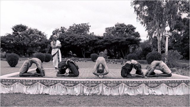 Der atmende Gott: Reise zum Ursprung des modernen Yoga - Kuvat elokuvasta