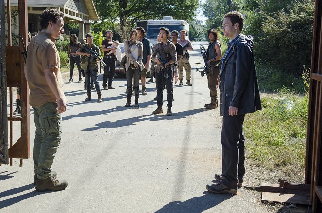The Walking Dead - Remember - Photos - Michael Traynor, Ross Marquand