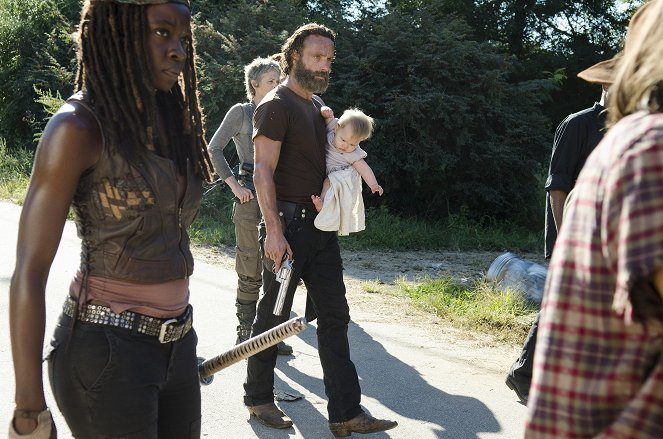 The Walking Dead - Remember - Photos - Danai Gurira, Andrew Lincoln