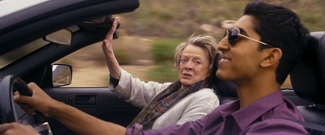 The Second Best Exotic Marigold Hotel - Van film - Maggie Smith, Dev Patel