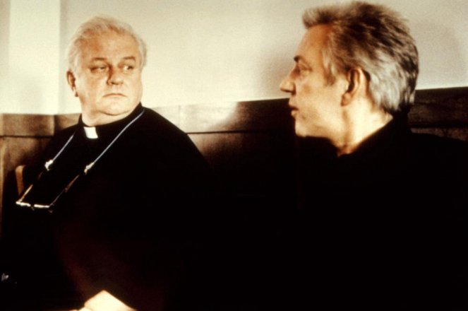 Der Mörder mit dem Rosenkranz - Filmfotos - Charles Durning, Donald Sutherland