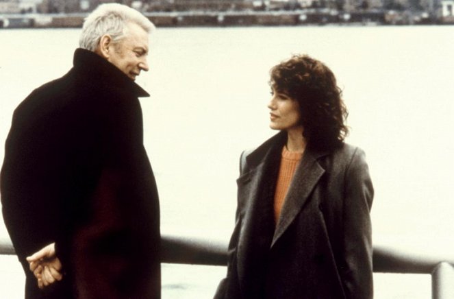 Der Mörder mit dem Rosenkranz - Filmfotos - Donald Sutherland, Belinda Bauer