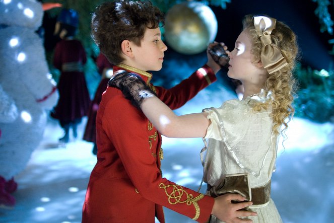 The Nutcracker: The Untold Story - Photos - Charlie Rowe, Elle Fanning