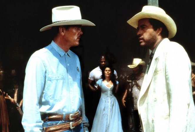 Extreme Prejudice - Photos - Nick Nolte, Maria Conchita Alonso, Tommy 'Tiny' Lister, Powers Boothe