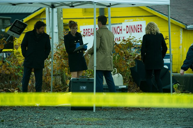 Motive - Season 1 - Detour - Photos - Louis Ferreira, Lauren Holly