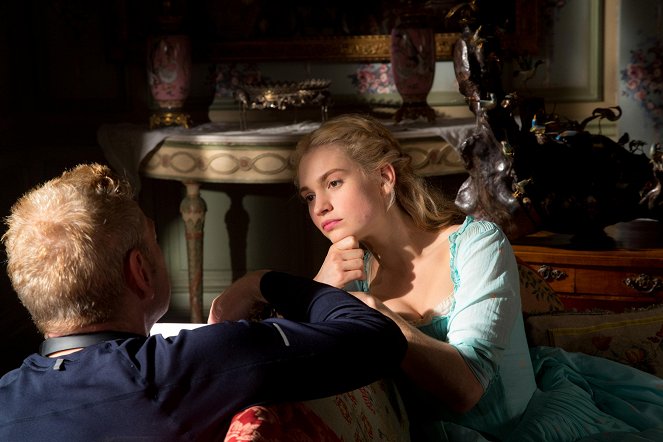 Cinderela - De filmagens - Lily James