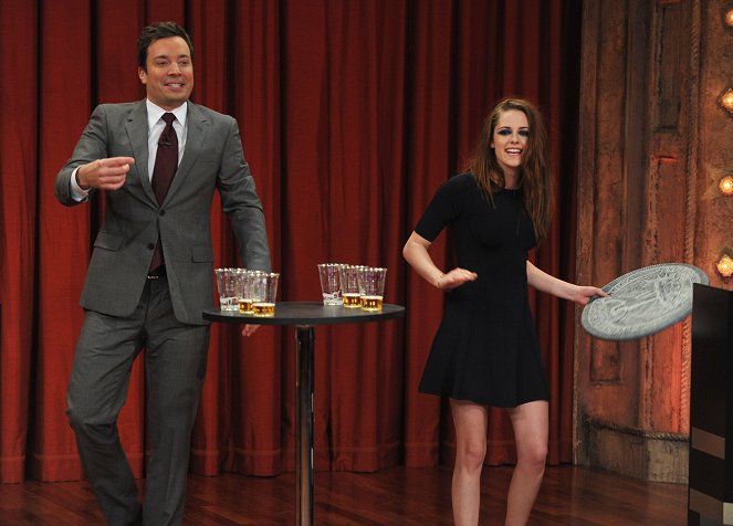 Late Night with Jimmy Fallon - Filmfotók - Jimmy Fallon, Kristen Stewart