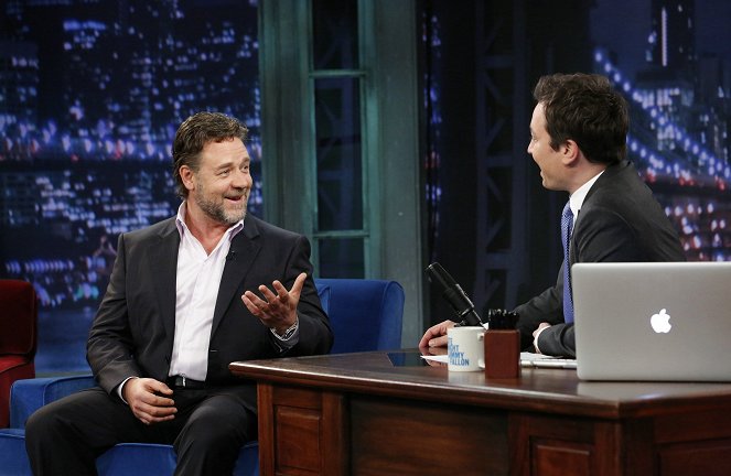 Late Night with Jimmy Fallon - Photos - Russell Crowe, Jimmy Fallon