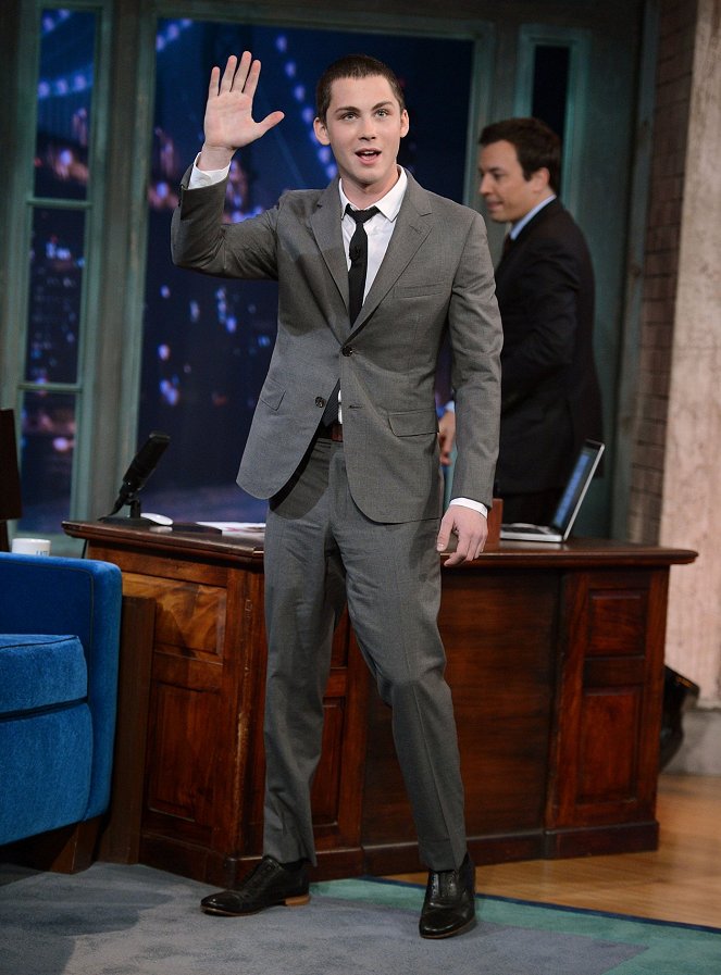 Late Night with Jimmy Fallon - De la película - Logan Lerman, Jimmy Fallon