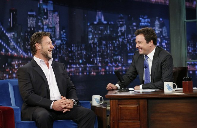 Late Night with Jimmy Fallon - Filmfotók - Russell Crowe, Jimmy Fallon
