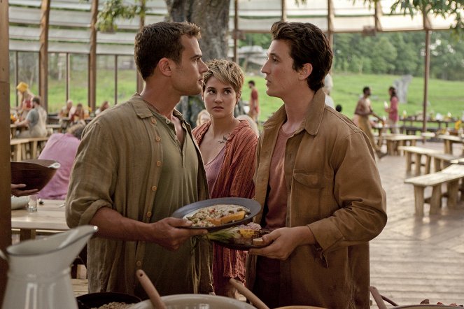 The Divergent Series: Insurgent - Van film - Theo James, Shailene Woodley, Miles Teller