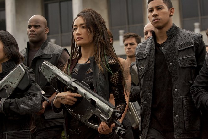 Seria Niezgodna: Zbuntowana - Z filmu - Maggie Q, Keiynan Lonsdale