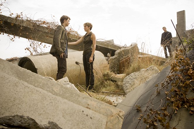 The Divergent Series: Insurgent - Photos - Ansel Elgort, Shailene Woodley, Theo James