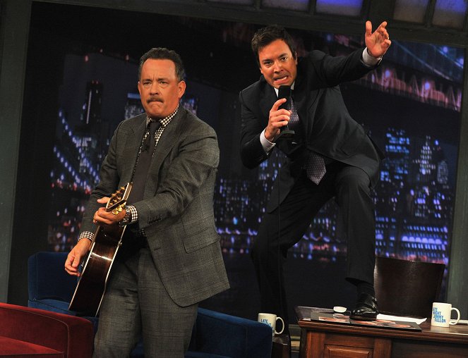 Late Night with Jimmy Fallon - Filmfotók - Tom Hanks, Jimmy Fallon