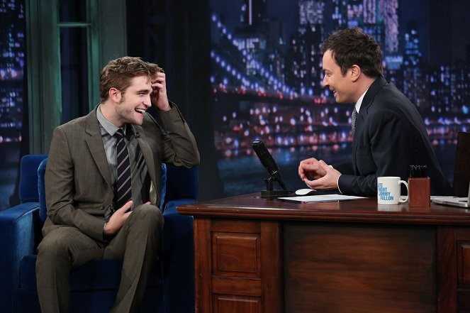 Late Night with Jimmy Fallon - Van film - Robert Pattinson, Jimmy Fallon