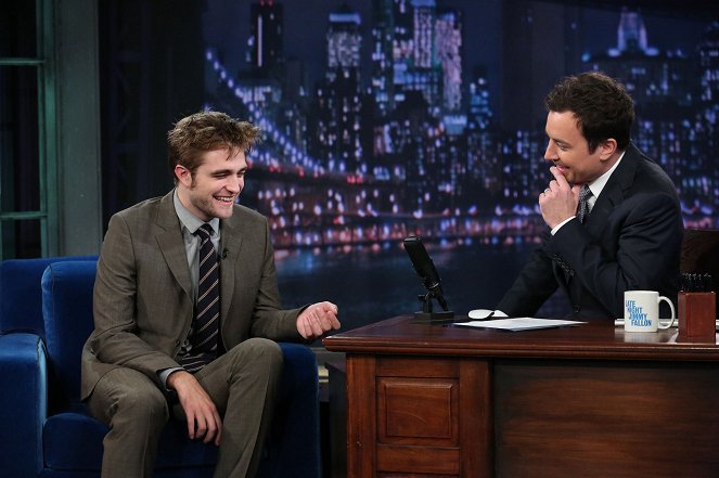 Late Night with Jimmy Fallon - Photos - Robert Pattinson, Jimmy Fallon