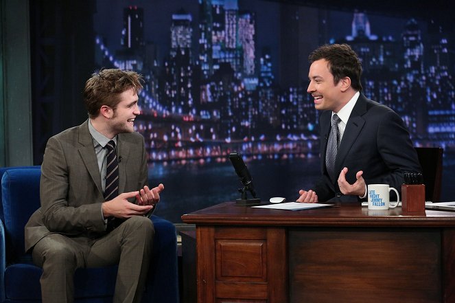 Late Night with Jimmy Fallon - Photos - Robert Pattinson, Jimmy Fallon